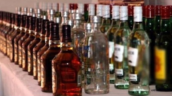 Sahte içkiden ölenlerin cenazesinde ikram edilen sahte içkiden 12 kişi öldü!